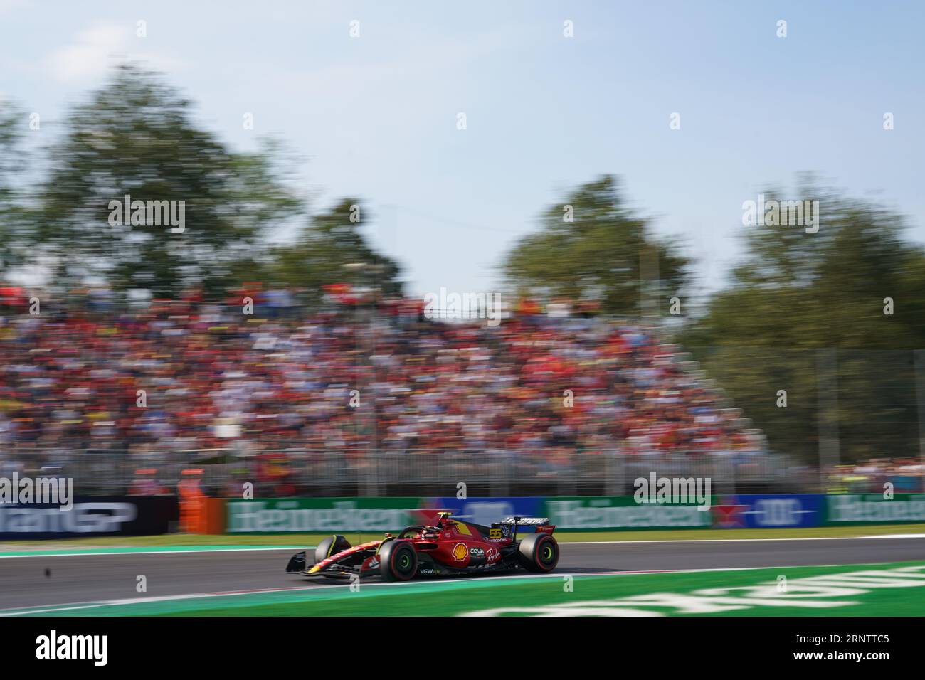 Monza, Italien. September 2023. Carlos Sainz Jr. aus Spanien, der den Scuderia Ferrari SF-23 Ferrari (55) während der Formel 1 Pirelli GP d'Italia fuhr. Quelle: Alessio Morgese/Alessio Morgese/Emage/Alamy Live News Stockfoto