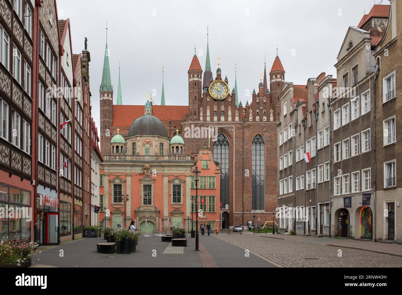 Danzig, Polen - 03.09.2023: Architektur in der Altstadt. Häuser in der Hauptstraße. Stockfoto