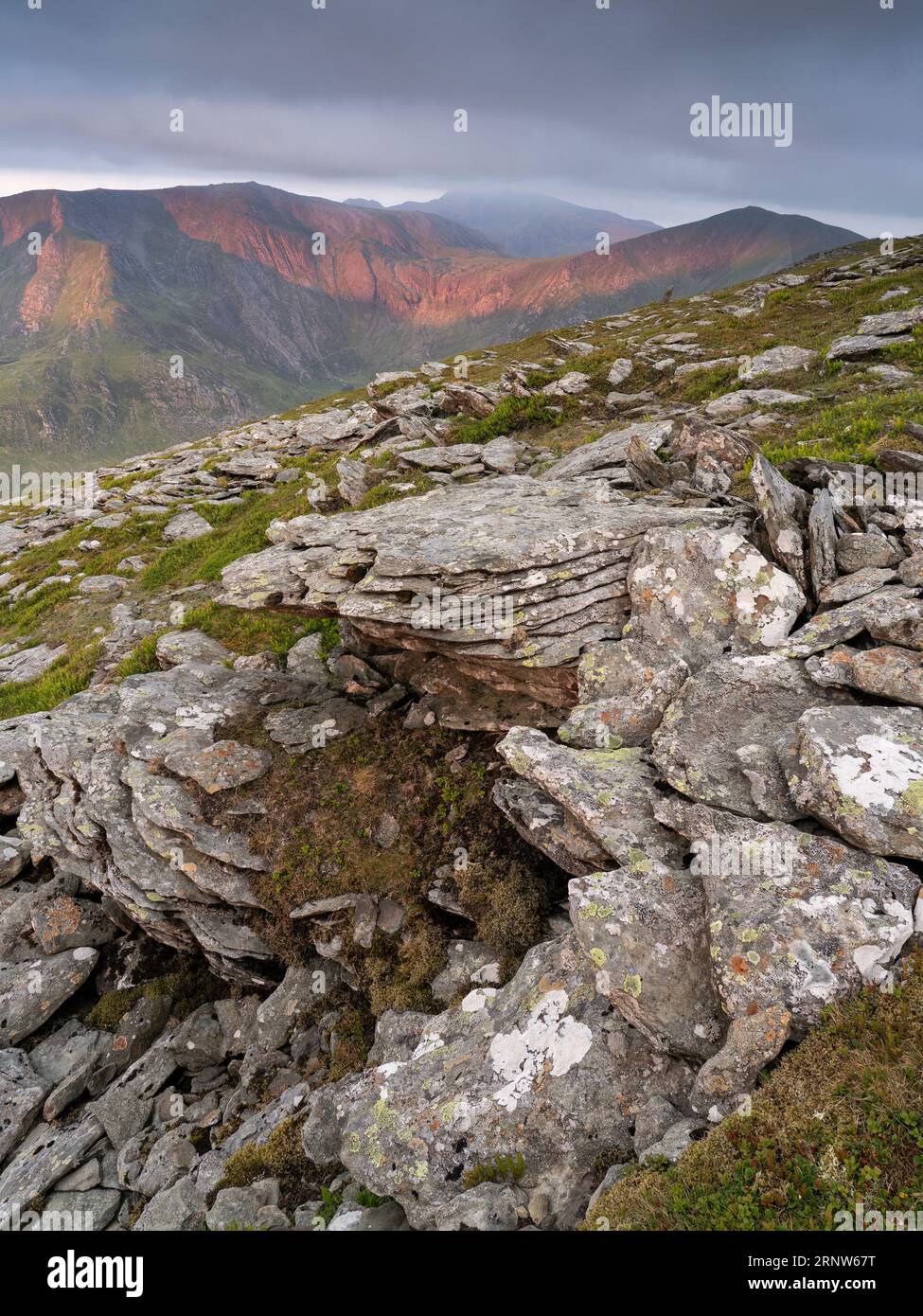 Blick vom Gipfel des Pen yr Ole Wen in den Bergen von Carneddau, Eryri, Nordwales, Großbritannien Stockfoto