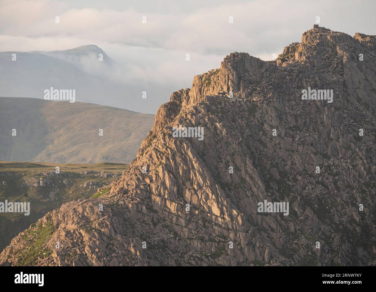 Blick vom Gipfel des Pen yr Ole Wen in den Bergen von Carneddau, Eryri, Nordwales, Großbritannien Stockfoto