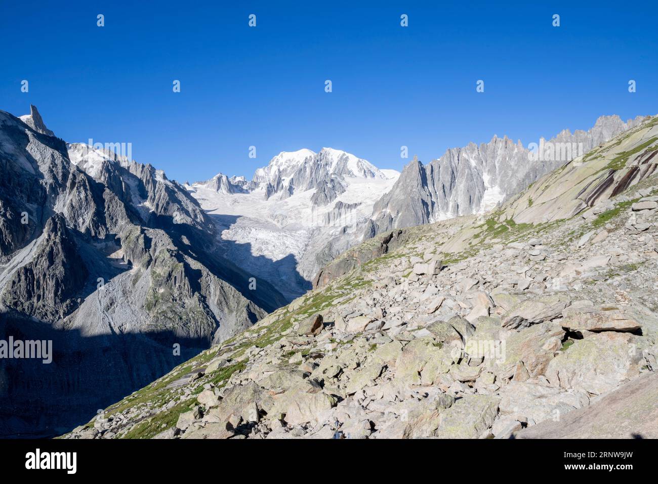 Das Mont Blanc-Massiv im Sonnenlicht - Savoyen alpen. Stockfoto