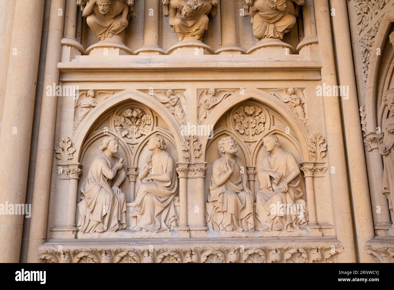 Skulpturen am Eingang der Kathedrale von Metz Stockfoto