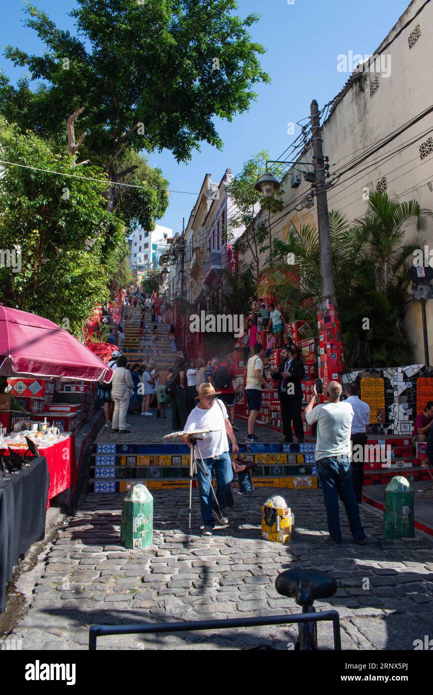 Rio de Janeiro, Brasilien: Blick auf Escadaria Selaron, eine weltberühmte Treppe im Viertel Lapa, kostenlose und öffentliche Arbeiten des chilenischen Künstlers Jorge Selaron Stockfoto