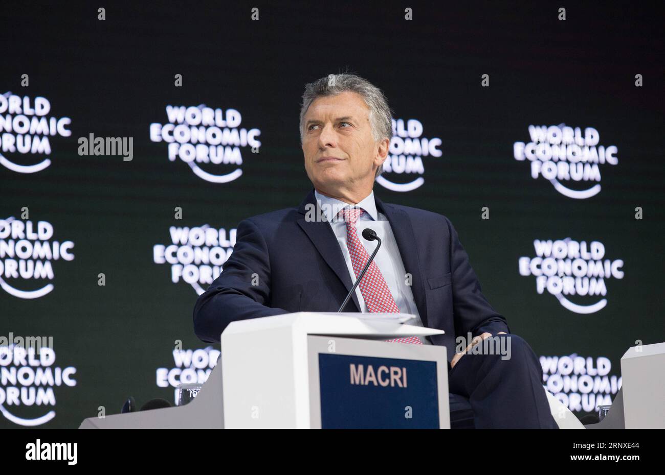 (180125) -- DAVOS, 25. Januar 2018 -- der argentinische Präsident Mauricio Macri nimmt am 25. Januar 2018 an der 48. Jahrestagung des Weltwirtschaftsforums (WEF) in Davos (Schweiz) Teil. Die 48. Jahrestagung des Weltwirtschaftsforums (WEF) wurde am Dienstag in Davos eröffnet. )(zf) SCHWEIZ-DAVOS-WEF-JAHRESTAGUNG-ARGENTINIEN-PRÄSIDENT XuxJinquan PUBLICATIONxNOTxINxCHN Stockfoto