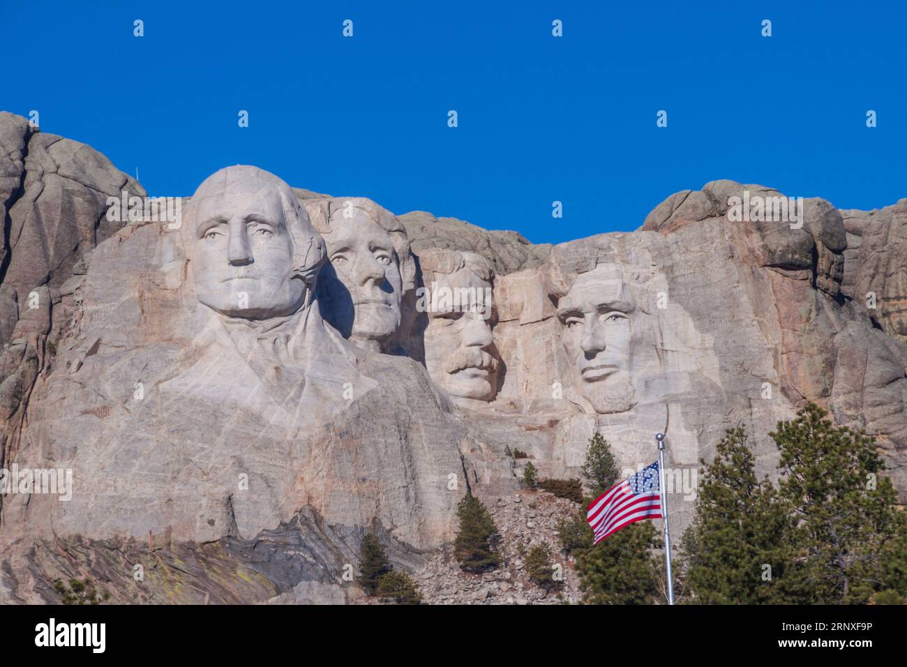 Mount Rushmore National Memorial in South Dakota, ein berühmtes patriotisches Symbol, seit es 1941 fertiggestellt wurde. Skulpturen von Präsidenten aus Granit. Stockfoto