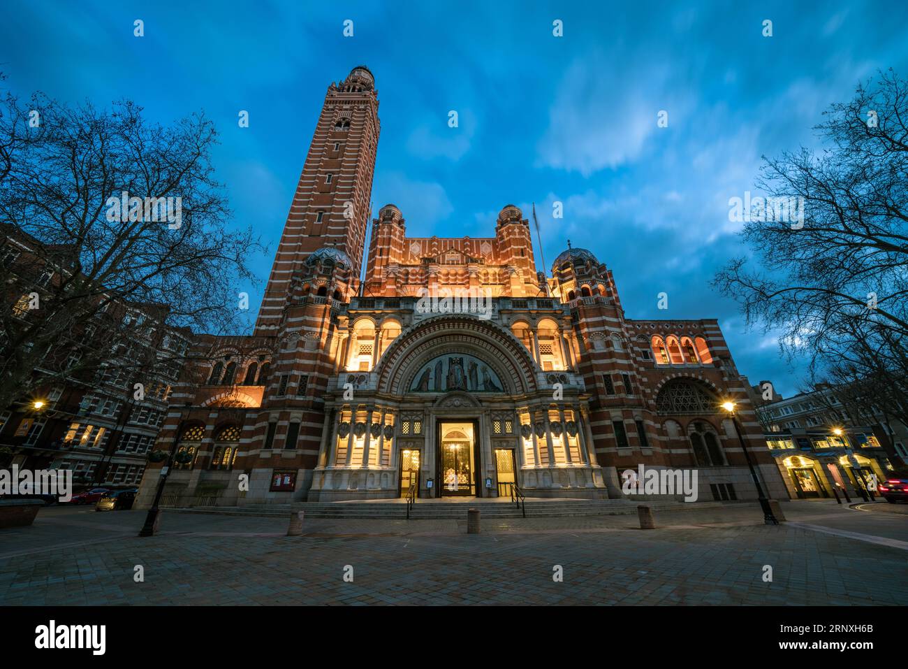 Dies ist ein abendlicher Blick auf die Westminster Kathedrale in Victoria am 19. Januar. 2022 in London, Vereinigtes Königreich Stockfoto