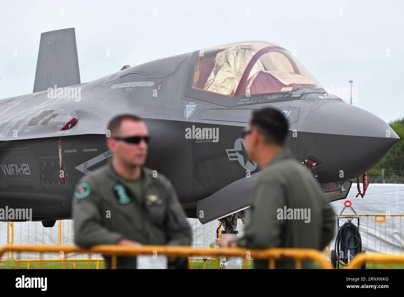 (180207) -- SINGAPUR, 7. Februar 2018 -- Ein F-35B Lightning II Kampfflugzeug ist auf der Singapore Airshow im Changi Exhibition Centre in Singapur am 7. Februar 2018 zu sehen. Die alle zwei Jahre stattfindende Singapore Airshow startete hier am Dienstag und wird bis zum 11. Februar dauern. ) (nxl) SINGAPORE-AIRSHOW ThenxChihxWey PUBLICATIONxNOTxINxCHN Stockfoto