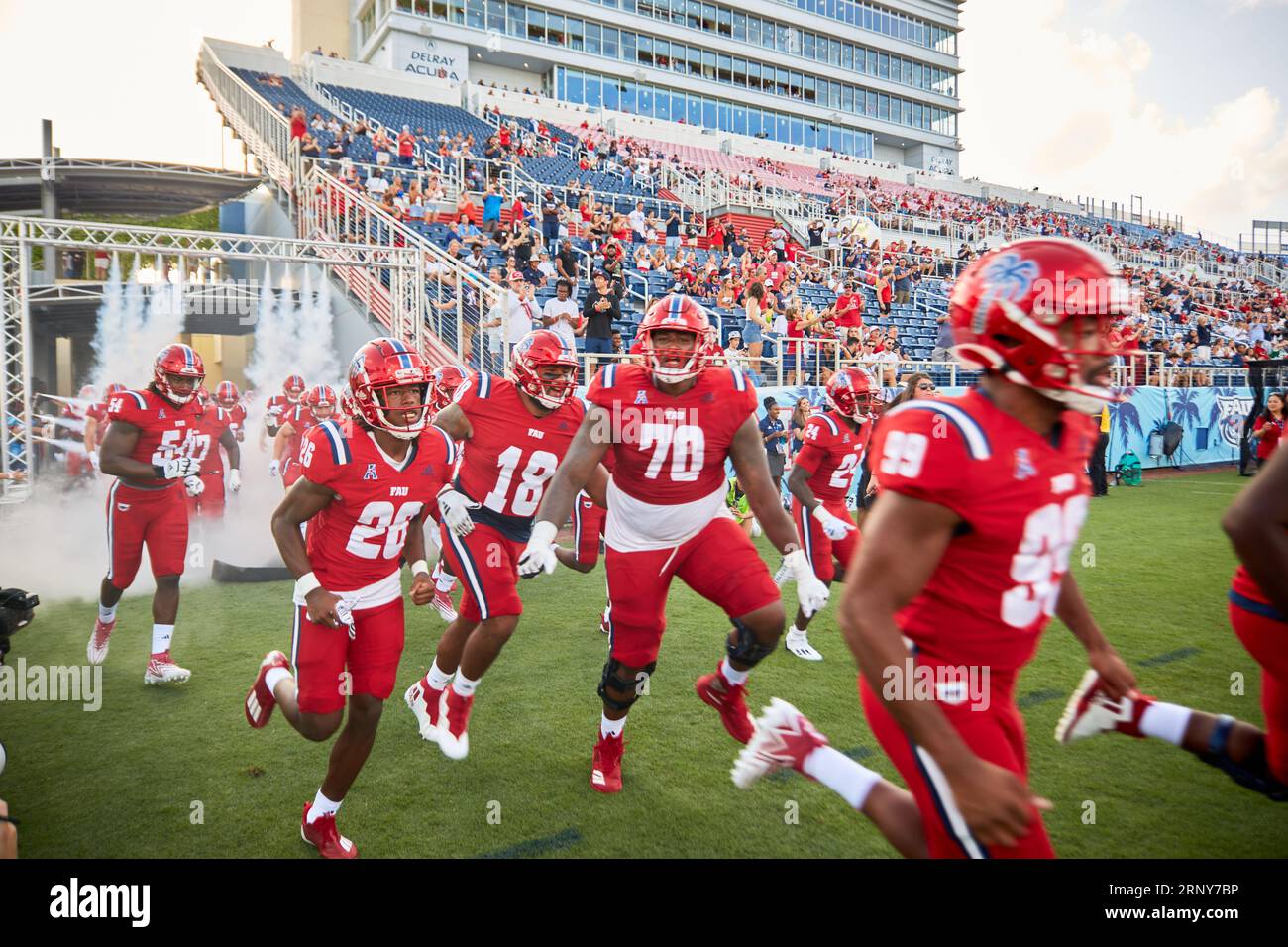 Boca Raton, FL, USA. September 2023. FAU während eines College-Fußballspiels zwischen Florida Atlantic University Owls und Monmouth im FAU Stadium in Boca Raton, FL, USA. Quelle: Jaroslav Sabitov/YES Market Media/Alamy Live News Stockfoto