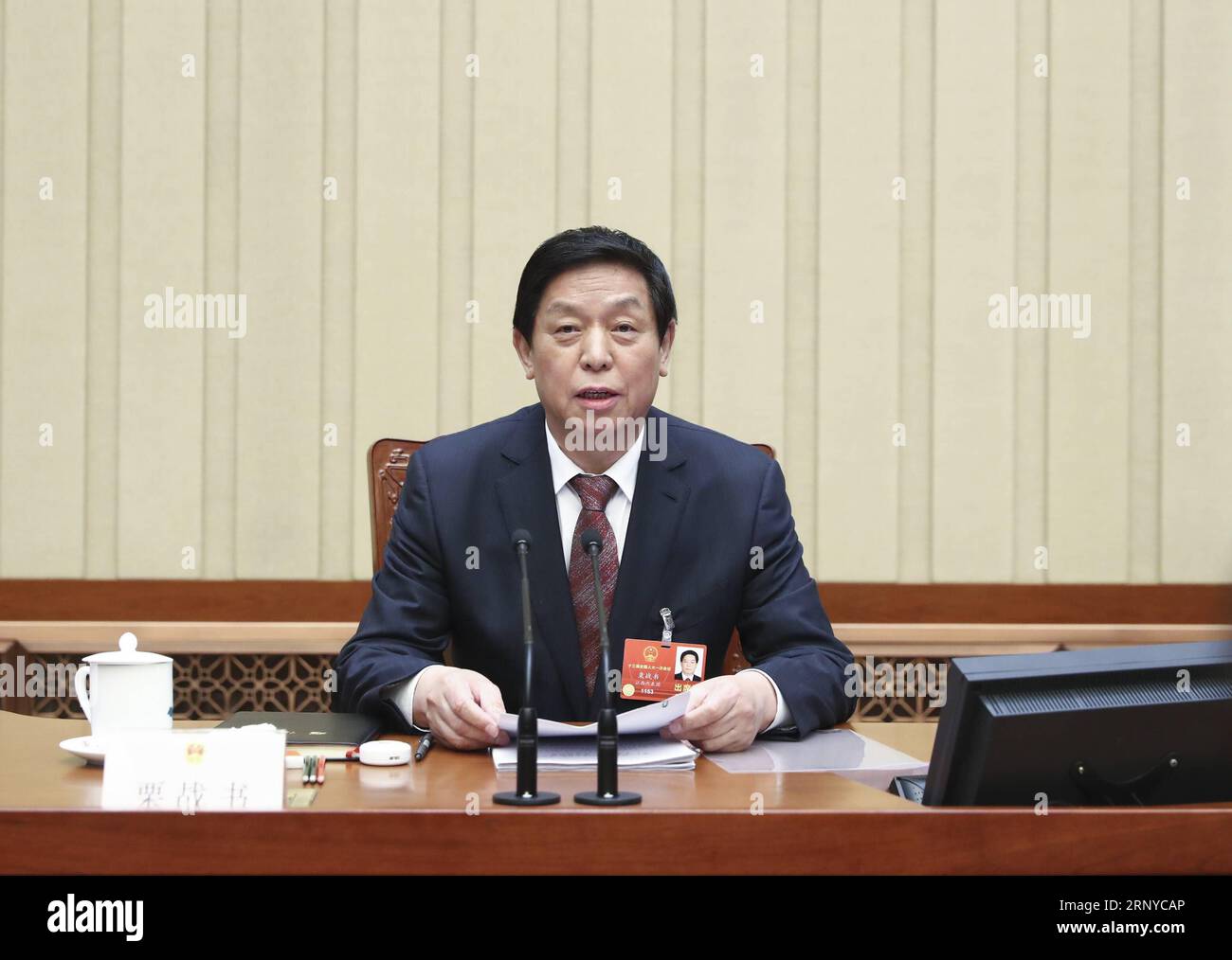 (180310) -- PEKING, 10. März 2018 -- Li Zhanshu, Exekutivvorsitzender des Präsidiums der ersten Sitzung des 13. Nationalen Volkskongresses (NPC), leitet die dritte Sitzung des Präsidiums in der Großen Halle des Volkes in Peking, Hauptstadt Chinas, am 10. März 2018. ) (ZWEI SITZUNGEN)CHINA-BEIJING-NPC-PRESIDIUM-MEETING (CN) JUXPENG PUBLICATIONXNOTXINXCHN Stockfoto