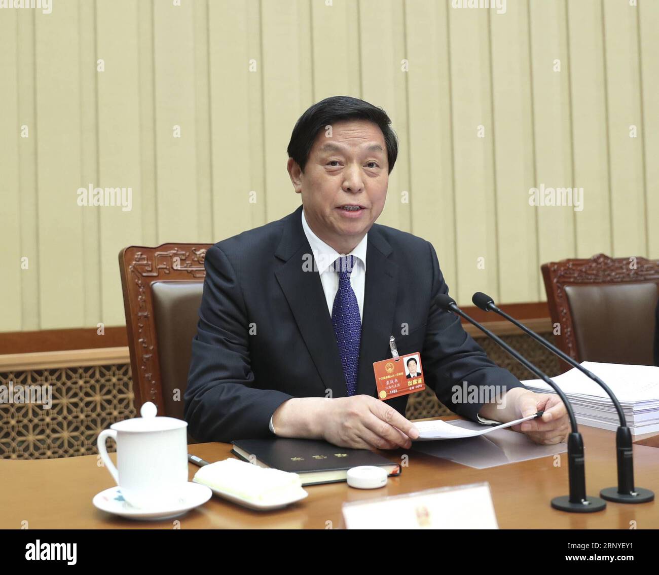 (180315) -- PEKING, 15. März 2018 -- Li Zhanshu, Exekutivvorsitzender des Präsidiums der ersten Sitzung des 13. Nationalen Volkskongresses (NPC), leitet die fünfte Präsidiumssitzung in der Großen Halle des Volkes in Peking, der Hauptstadt Chinas, am 15. März 2018. ) (ZWEI SITZUNGEN)CHINA-BEIJING-NPC-PRESIDIUM-MEETING (CN) XIEXHUANCHI PUBLICATIONXNOTXINXCHN Stockfoto