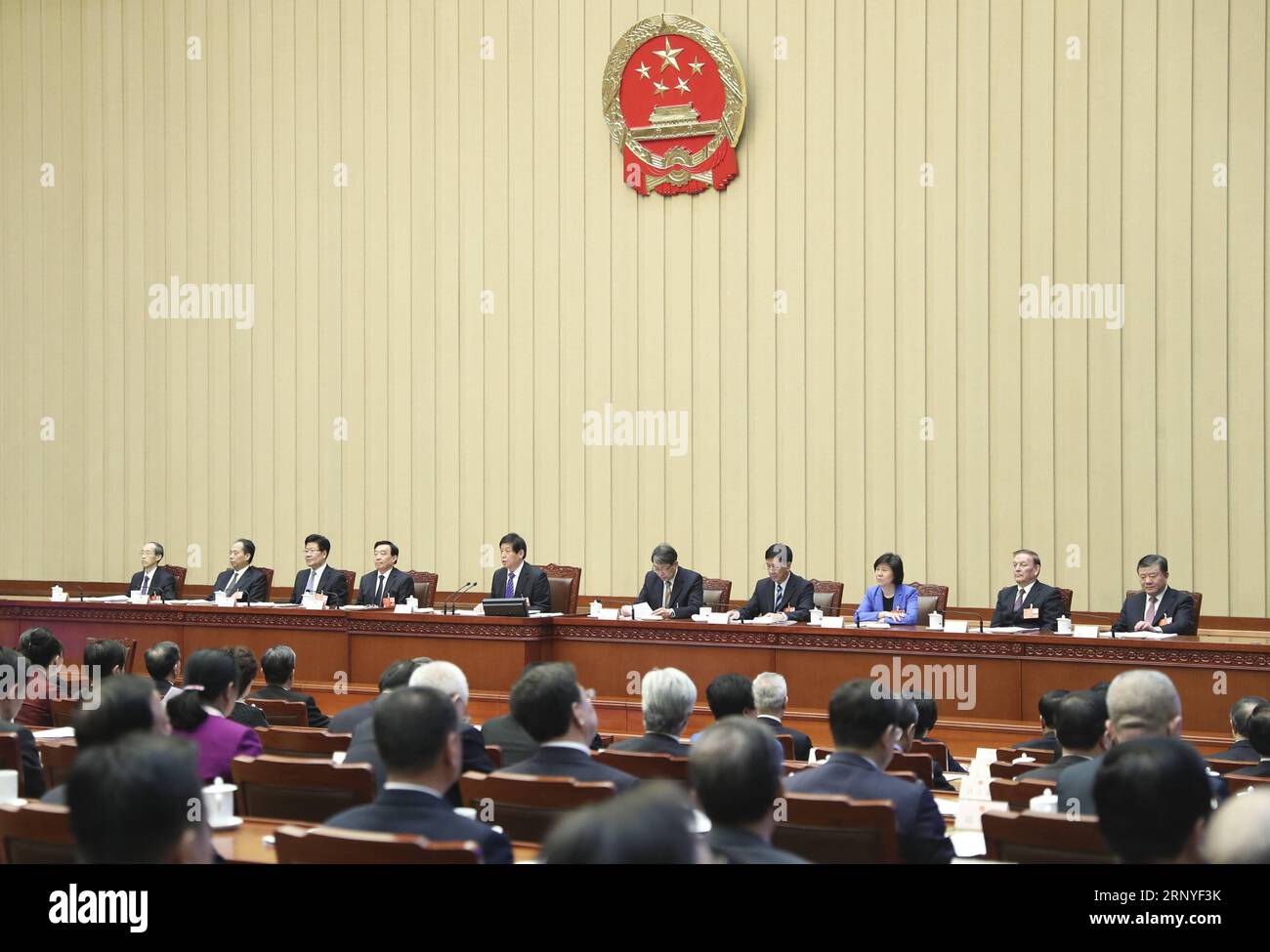 (180316) -- PEKING, 16. März 2018 -- Li Zhanshu, Exekutivvorsitzender des Präsidiums der ersten Sitzung des 13. Nationalen Volkskongresses (NPC), leitet die sechste Präsidiumssitzung in der Großen Halle des Volkes in Peking, der Hauptstadt Chinas, am 16. März 2018. ) (ZWEI SITZUNGEN)CHINA-BEIJING-NPC-PRESIDIUM-MEETING (CN) XIEXHUANCHI PUBLICATIONXNOTXINXCHN Stockfoto