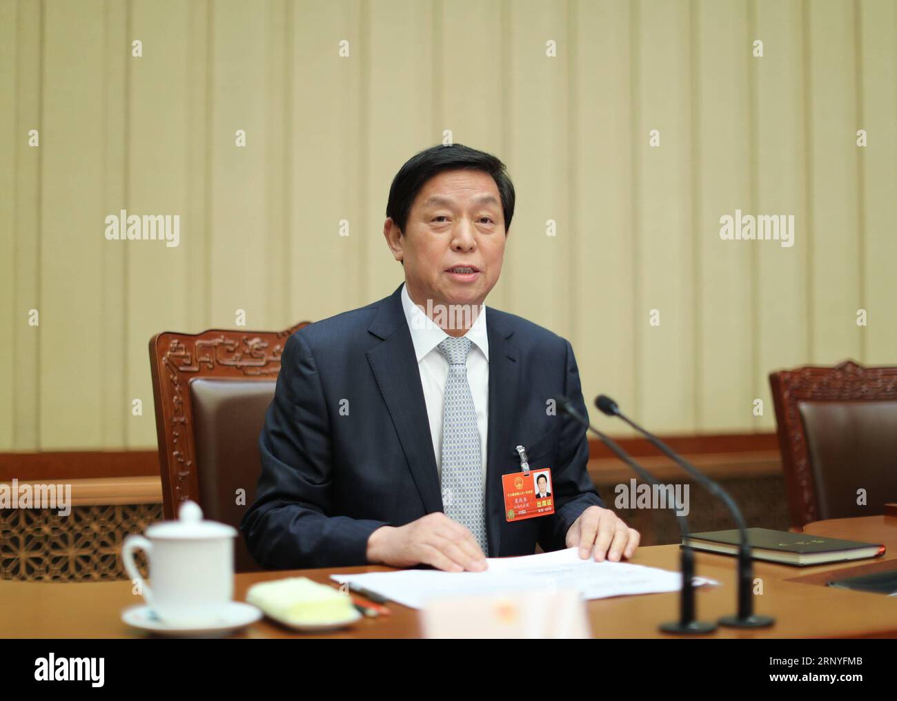 (180317) -- PEKING, 17. März 2018 -- Li Zhanshu, Exekutivvorsitzender des Präsidiums der ersten Sitzung des 13. Nationalen Volkskongresses (NPC), leitet die achte Präsidiumssitzung in der Großen Halle des Volkes in Peking, der Hauptstadt Chinas, am 17. März 2018. ) (ZWEI SITZUNGEN)CHINA-BEIJING-NPC-PRESIDIUM-MEETING (CN) JUXPENG PUBLICATIONXNOTXINXCHN Stockfoto