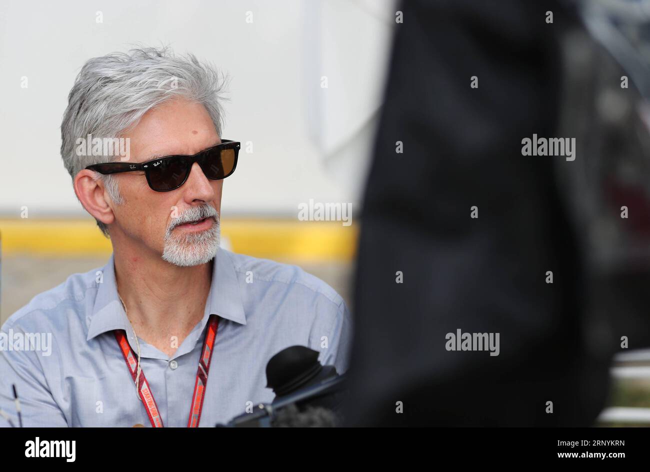 (180325) -- MELBOURNE, 25. März 2018 -- der ehemalige F1-Champion Damon Hill of Britain wird beim Australian Formula 1 Grand Prix 2018 in Melbourne, Australien, am 25. März 2018 gesehen. )(dx) (SP)AUSTRALIEN-MELBOURNE-F1-AUSTRALIAN GRAND PRIX BaixXuefei PUBLICATIONxNOTxINxCHN Stockfoto