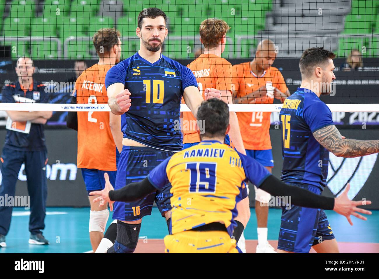 Die Ukraine feiert den Sieg gegen die Niederlande. Volleyball-Weltmeisterschaft 2022. Runde von 16 Stockfoto