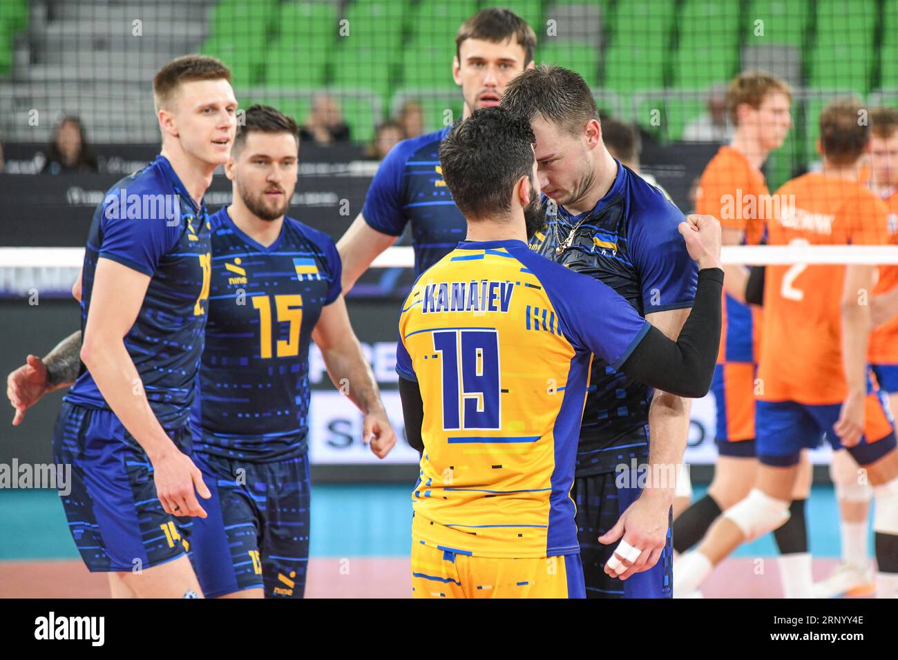 Die Ukraine feiert den Sieg gegen die Niederlande. Volleyball-Weltmeisterschaft 2022. Runde von 16 Stockfoto