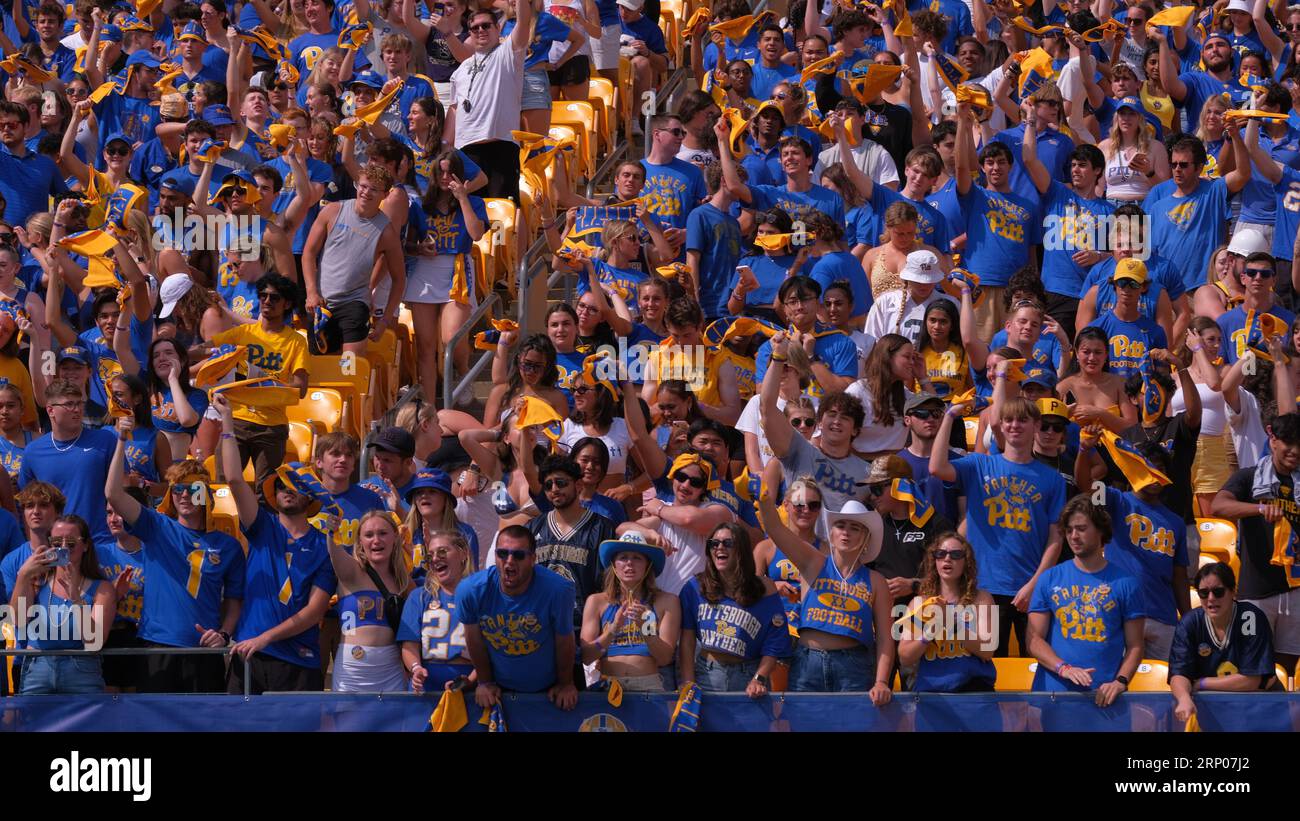 SEPTEMBER 2023: Pitt-Fans während der Pitt Panthers vs. Wofford Terriers in Pittsburgh, PA. Jason Pohuski/CSM Stockfoto