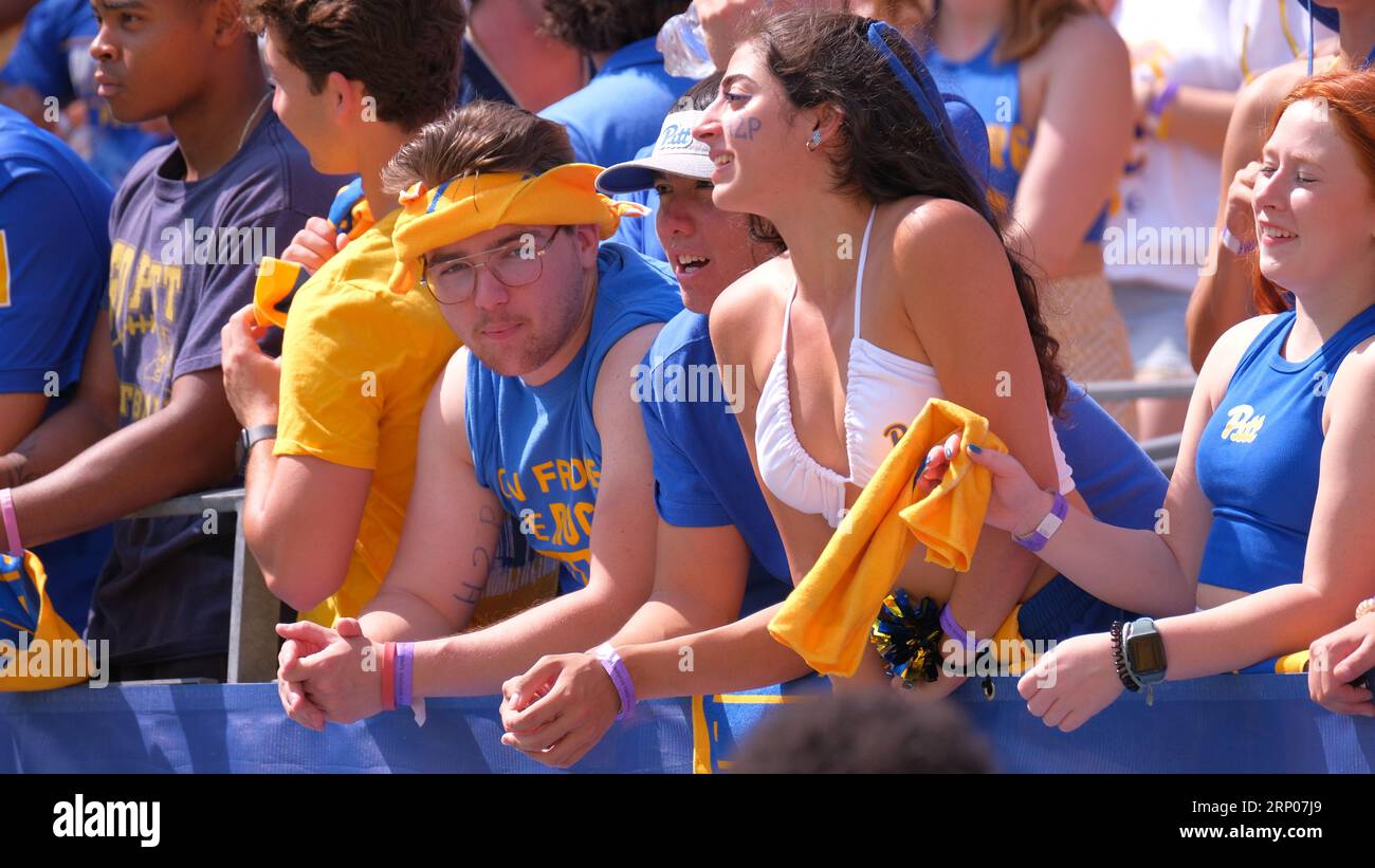 SEPTEMBER 2023: Pitt-Fans während der Pitt Panthers vs. Wofford Terriers in Pittsburgh, PA. Jason Pohuski/CSM Stockfoto