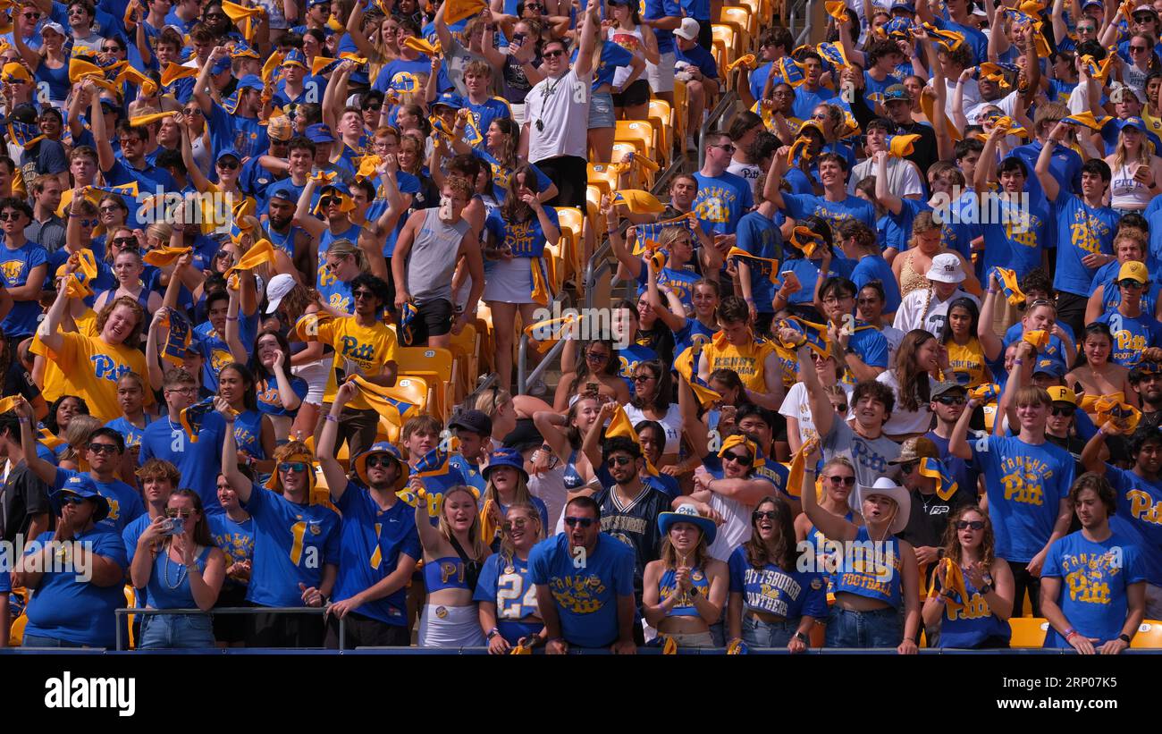 SEPTEMBER 2023: Pitt-Fans während der Pitt Panthers vs. Wofford Terriers in Pittsburgh, PA. Jason Pohuski/CSM Stockfoto