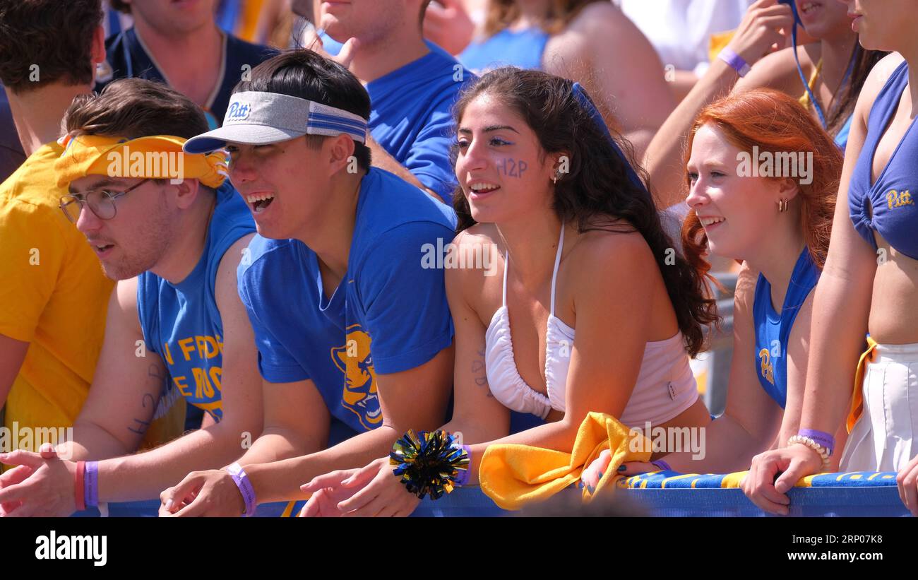 SEPTEMBER 2023: Pitt-Fans während der Pitt Panthers vs. Wofford Terriers in Pittsburgh, PA. Jason Pohuski/CSM Stockfoto
