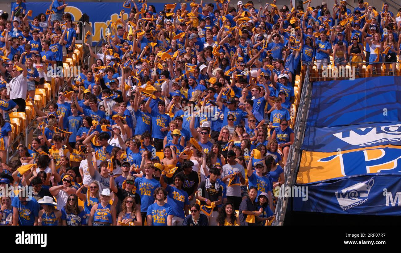 SEPTEMBER 2023: Pitt-Fans während der Pitt Panthers vs. Wofford Terriers in Pittsburgh, PA. Jason Pohuski/CSM Stockfoto