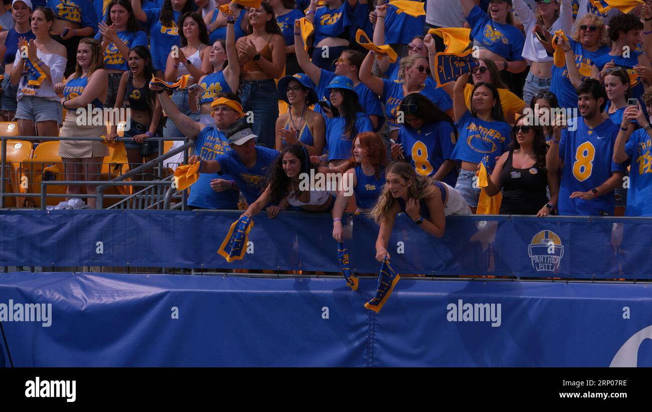 SEPTEMBER 2023: Pitt-Fans während der Pitt Panthers vs. Wofford Terriers in Pittsburgh, PA. Jason Pohuski/CSM Stockfoto