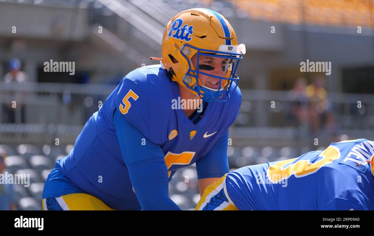SEPTEMBER 2023: Phil Jurkovec #5 während der Pitt Panthers vs. Wofford Terriers in Pittsburgh, PA. Jason Pohuski/CSM Stockfoto