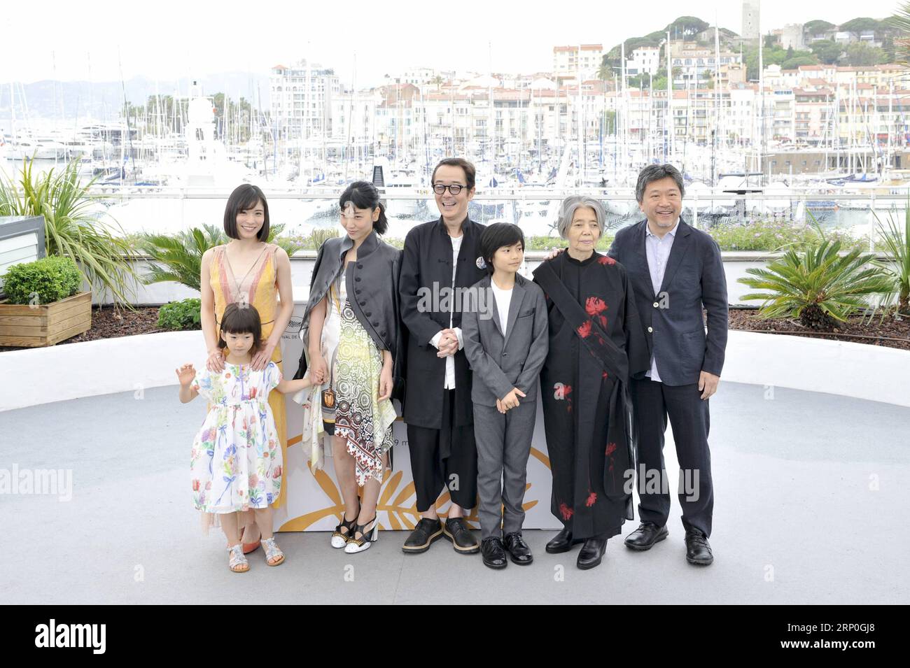 (180514) -- CANNES, 14. Mai 2018 -- Cast Mitglieder des japanischen Films im Wettbewerb, Shoplifters , posieren während eines Fotocalls der 71. Internationalen Filmfestspiele von Cannes in Cannes, Frankreich am 14. Mai 2018. Das 71. Internationale Filmfestival von Cannes findet vom 8. Bis 19. Mai statt. ) (HY) FRANCE-CANNES-71ST INT L FILM FESTIVAL- SHOPLIFTERS -PHOTOCALL CHENXYICHEN PUBLICATIONXNOTXINXCHN Stockfoto