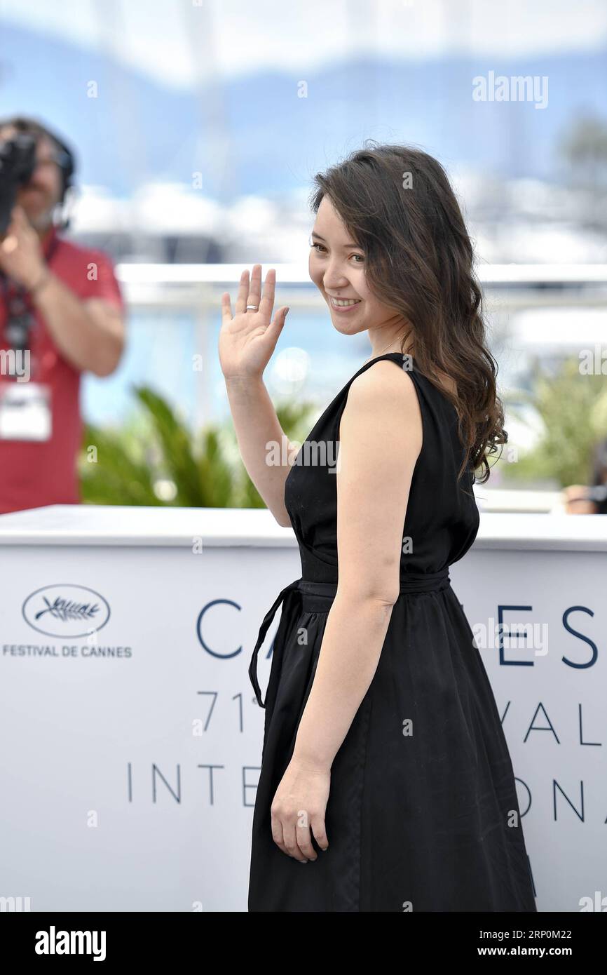 (180518) -- CANNES, 18. Mai 2018 -- Schauspielerin Samal Yeslyamova des Films My Little One posiert während eines Fotocalls der 71. Internationalen Filmfestspiele von Cannes in Cannes, Frankreich am 18. Mai 2018. Das 71. Internationale Filmfestival von Cannes findet vom 8. Bis 19. Mai statt. ) (WTC) FRANCE-CANNES-71ST INTERNATIONAL FILM FESTIVAL-MY LITTLE ONE-PHOTOCALL CHENXYICHEN PUBLICATIONXNOTXINXCHN Stockfoto