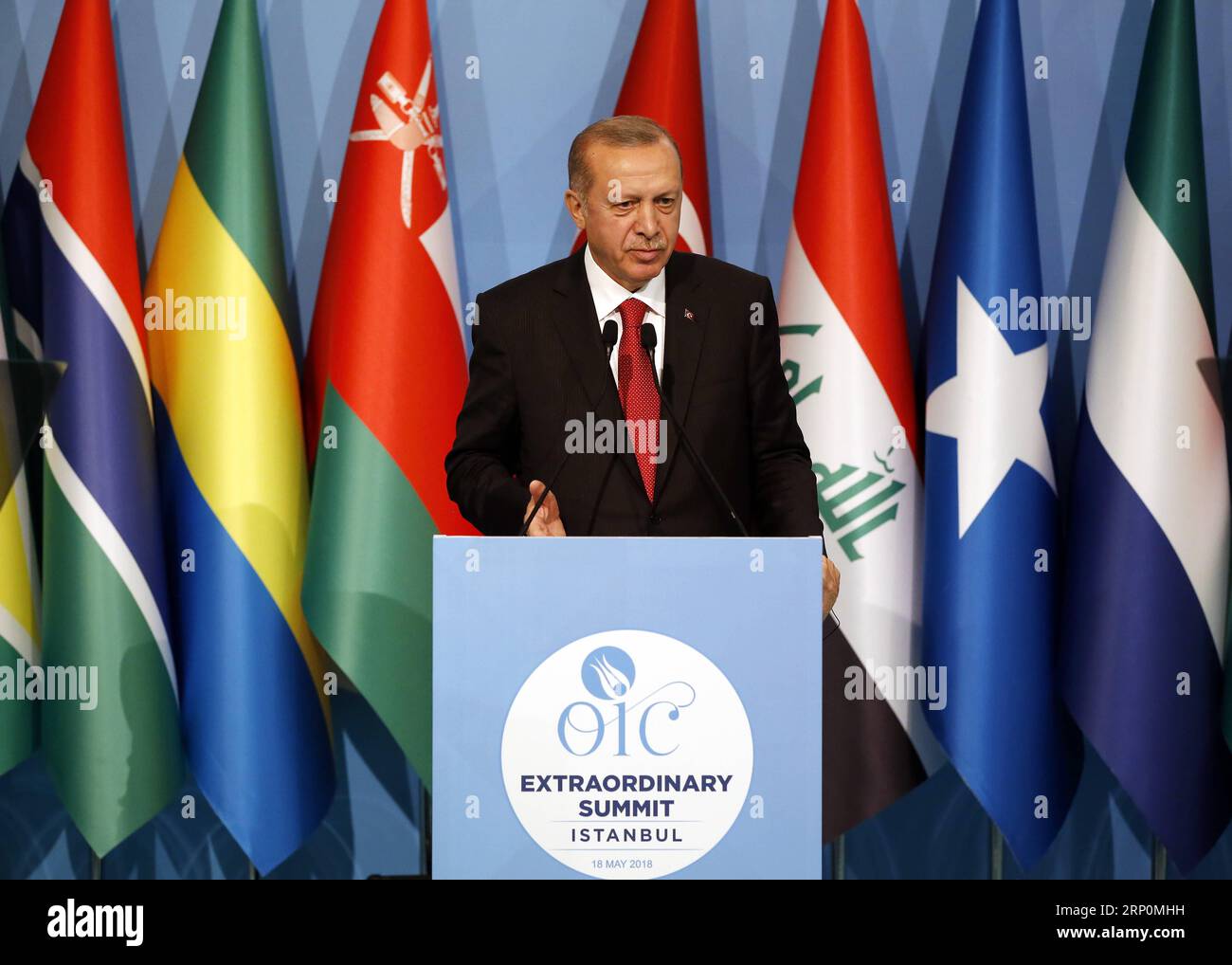 (180519) -- ISTANBUL, 19. Mai 2018 -- der türkische Präsident Recep Tayyip Erdogan spricht auf einer Pressekonferenz während eines außerordentlichen Gipfels der Organisation für Islamische Zusammenarbeit (OIC) in Istanbul, Türkei, am 18. Mai 2018. Die 57-köpfige OIC am Freitag versprach, alle notwendigen Schritte zu Unternehmen, um andere Länder daran zu hindern, dem Beispiel der USA zu folgen, ihre israelischen Botschaften nach Jerusalem zu verlegen. )(yy) TÜRKEI-ISTANBUL-OIC-AUSSERORDENTLICHER GIPFEL AnadoluxAgency PUBLICATIONxNOTxINxCHN Stockfoto