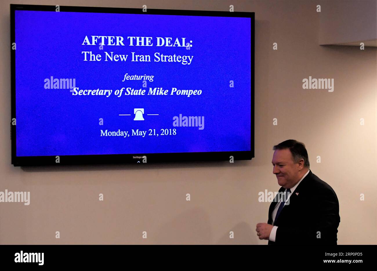 (180521) -- WASHINGTON, 21. Mai 2018 -- US-Außenminister Mike Pompeo kommt, um eine Rede über die US-Politik zu halten, nachdem er am 21. Mai 2018 den Atomvertrag aus dem Iran bei der Heritage Foundation in Washington D.C. (USA) zurückgezogen hat. Mike Pompeo hat am Montag den Iran für seine Nuklear- und Raketenprogramme geprügelt und geschworen, Teheran die härtesten Sanktionen in der Geschichte zu verhängen, wenn er seinen Kurs nicht ändert. ) U.S.-WASHINGTON D.C.-POMPEO-IRAN-SPEECH YANGXCHENGLIN PUBLICATIONXNOTXINXCHN Stockfoto