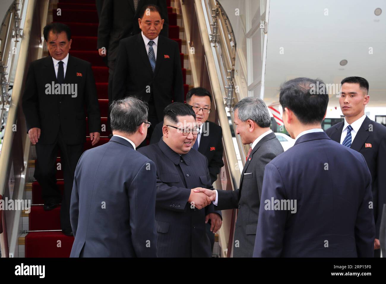 News Themen der Woche KW23 News Bilder des Tages (180610) -- SINGAPUR, 10. Juni 2018 () -- Kim Jong UN, Vorsitzender der Arbeiterpartei Koreas (WPK) und Vorsitzender der Staatskommission der Demokratischen Volksrepublik Korea (DVRK), kommt am 10. Juni 2018 nach Singapur. (/Ministerium für Kommunikation und Information von Singapur) (zjl) SINGAPUR-DVRK-KIM JONG UN-ANKUNFT Xinhua PUBLICATIONxNOTxINxCHN Stockfoto