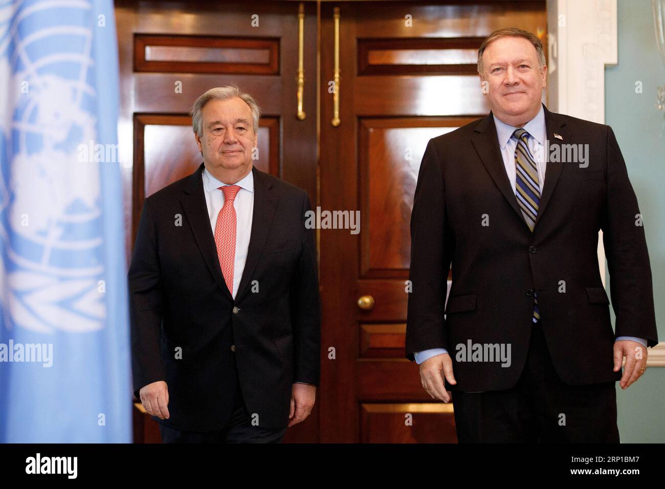 (180623) -- WASHINGTON, 23. Juni 2018 -- US-Außenminister Mike Pompeo (R) und UN-Generalsekretär Antonio Guterres gehen für eine Fotogelegenheit vor ihrem Treffen im US-Außenministerium in Washington D.C., USA, am 23. Juni 2018. ) U.S.-WASHINGTON D.C.-POMPEO-GUTERRES-MEETING TINGXSHEN PUBLICATIONXNOTXINXCHN Stockfoto