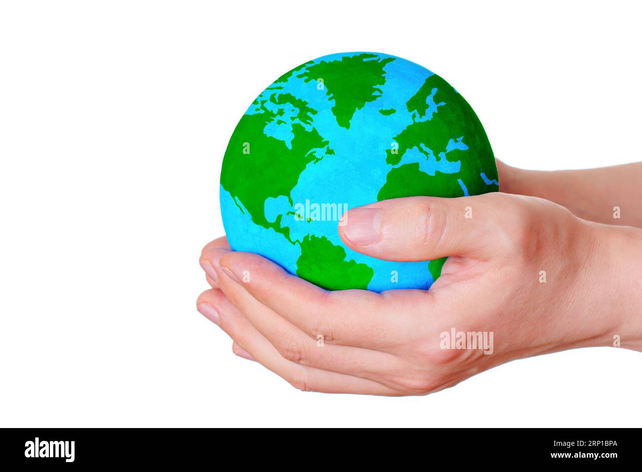 Schröpfte Hände halten eine grüne und blaue Kugel isoliert auf weißem Hintergrund mit Kopierraum. Umweltbewusstsein und Erdenschutzkonzept Stockfoto