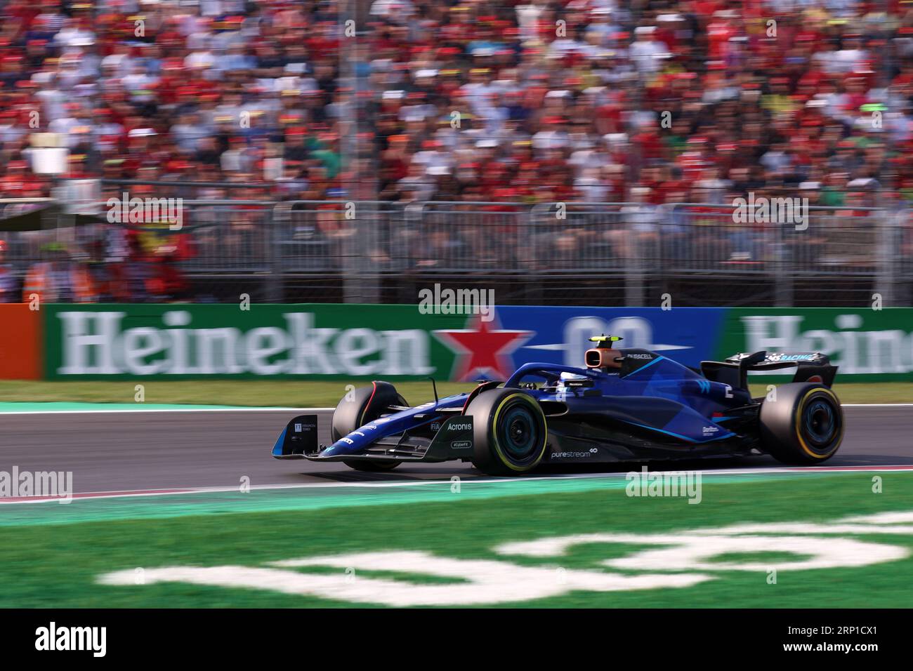 Monza, Italien. September 2023. Logan Sargeant von Williams Racing auf der Rennstrecke während der Qualifikation für den F1 Grand Prix von Italien im Autodromo Nazionale am 2. September 2023 in Monza, Italien. Dank: Marco Canoniero/Alamy Live News Stockfoto