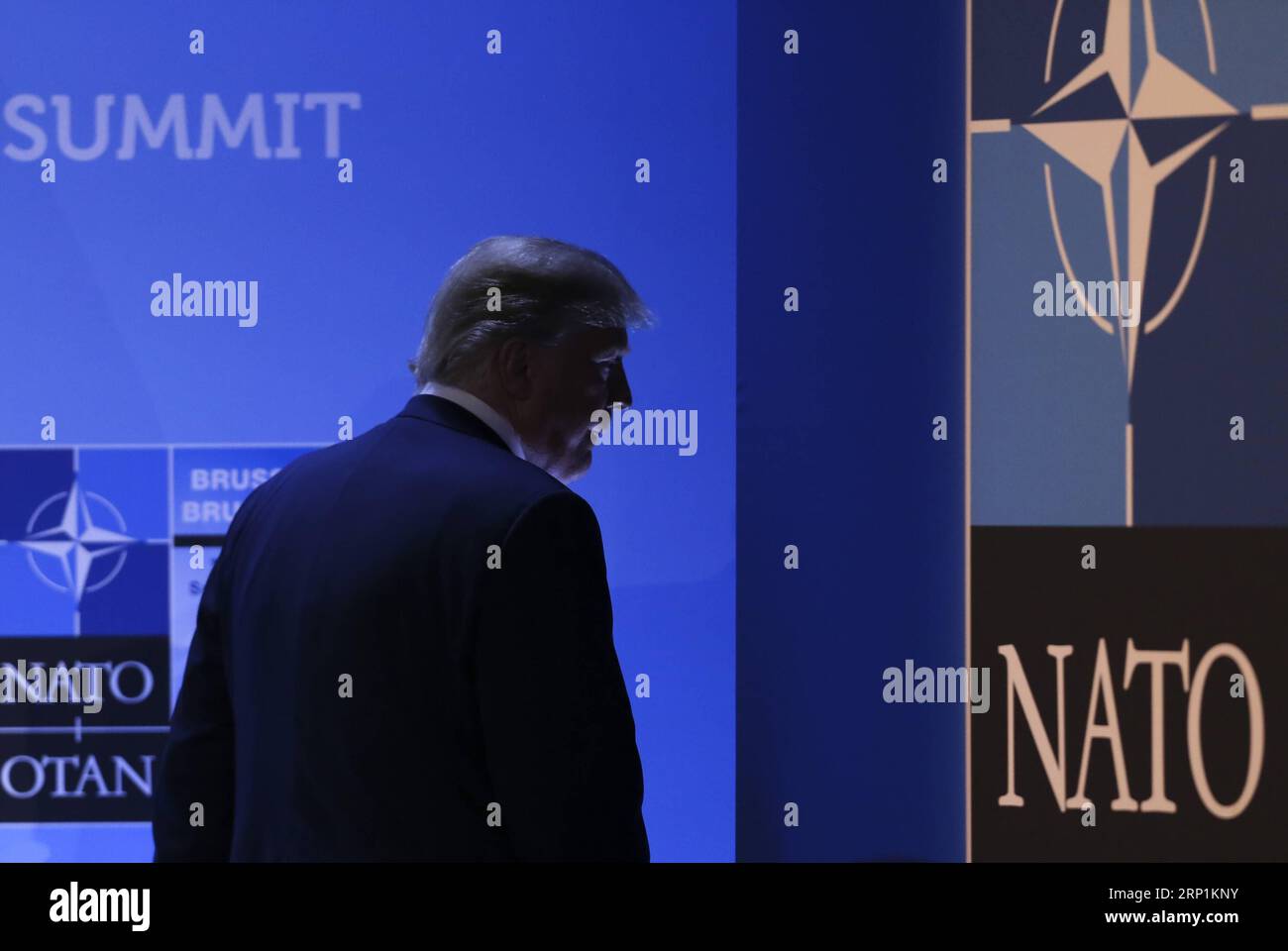(180712) -- BRÜSSEL, 12. Juli 2018 -- US-Präsident Donald Trump verlässt nach einer Pressekonferenz am zweiten Tag des NATO-Gipfels in Brüssel, Belgien, am 12. Juli 2018. ) (lrz) BELGIEN-BRÜSSEL-NATO-GIPFEL YexPingfan PUBLICATIONxNOTxINxCHN Stockfoto
