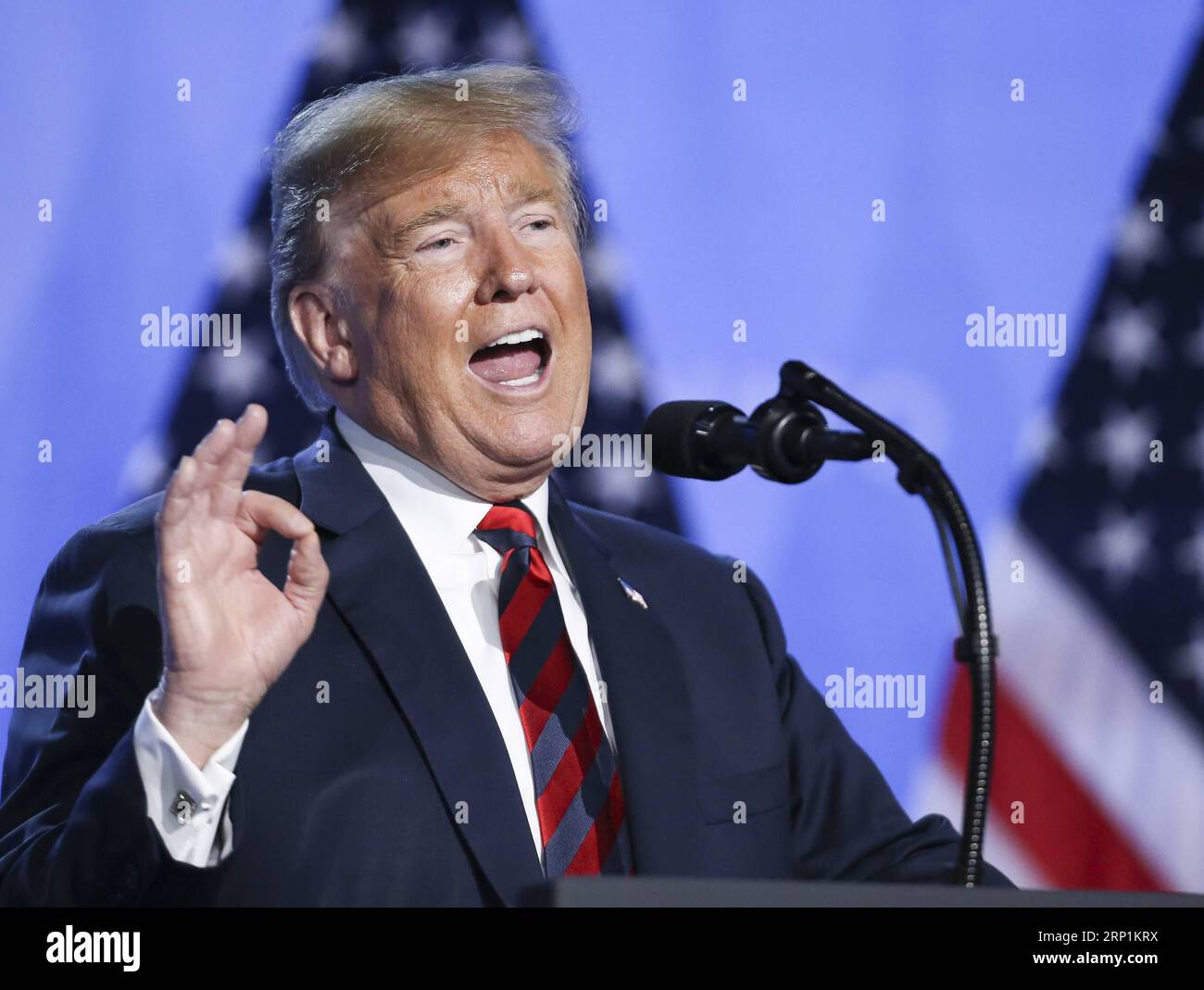 (180712) -- BRÜSSEL, 12. Juli 2018 -- US-Präsident Donald Trump spricht während einer Pressekonferenz am zweiten Tag des NATO-Gipfels in Brüssel, Belgien, am 12. Juli 2018. ) (lrz) BELGIEN-BRÜSSEL-NATO-GIPFEL YexPingfan PUBLICATIONxNOTxINxCHN Stockfoto