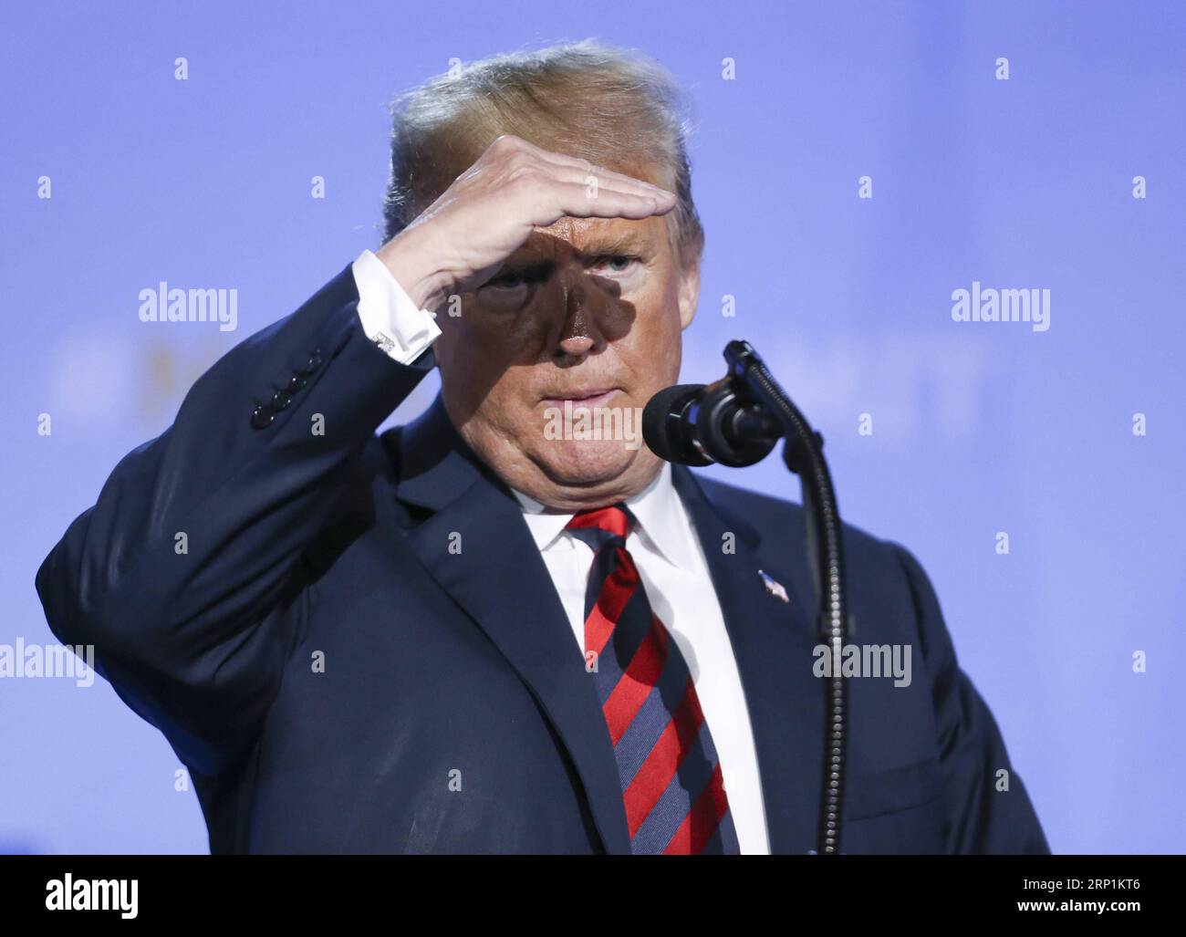 (180712) -- BRÜSSEL, 12. Juli 2018 -- US-Präsident Donald Trump spricht während einer Pressekonferenz am zweiten Tag des NATO-Gipfels in Brüssel, Belgien, am 12. Juli 2018. ) (lrz) BELGIEN-BRÜSSEL-NATO-GIPFEL YexPingfan PUBLICATIONxNOTxINxCHN Stockfoto