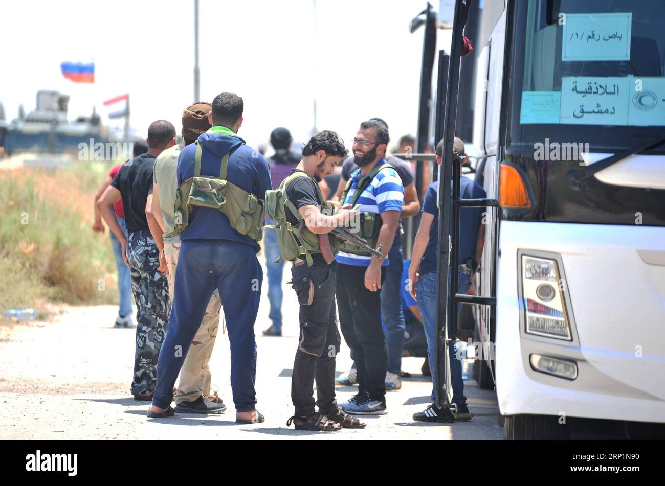 (180716) DARAA (SYRIEN), 16. Juli 2018 Menschen stehen am 15