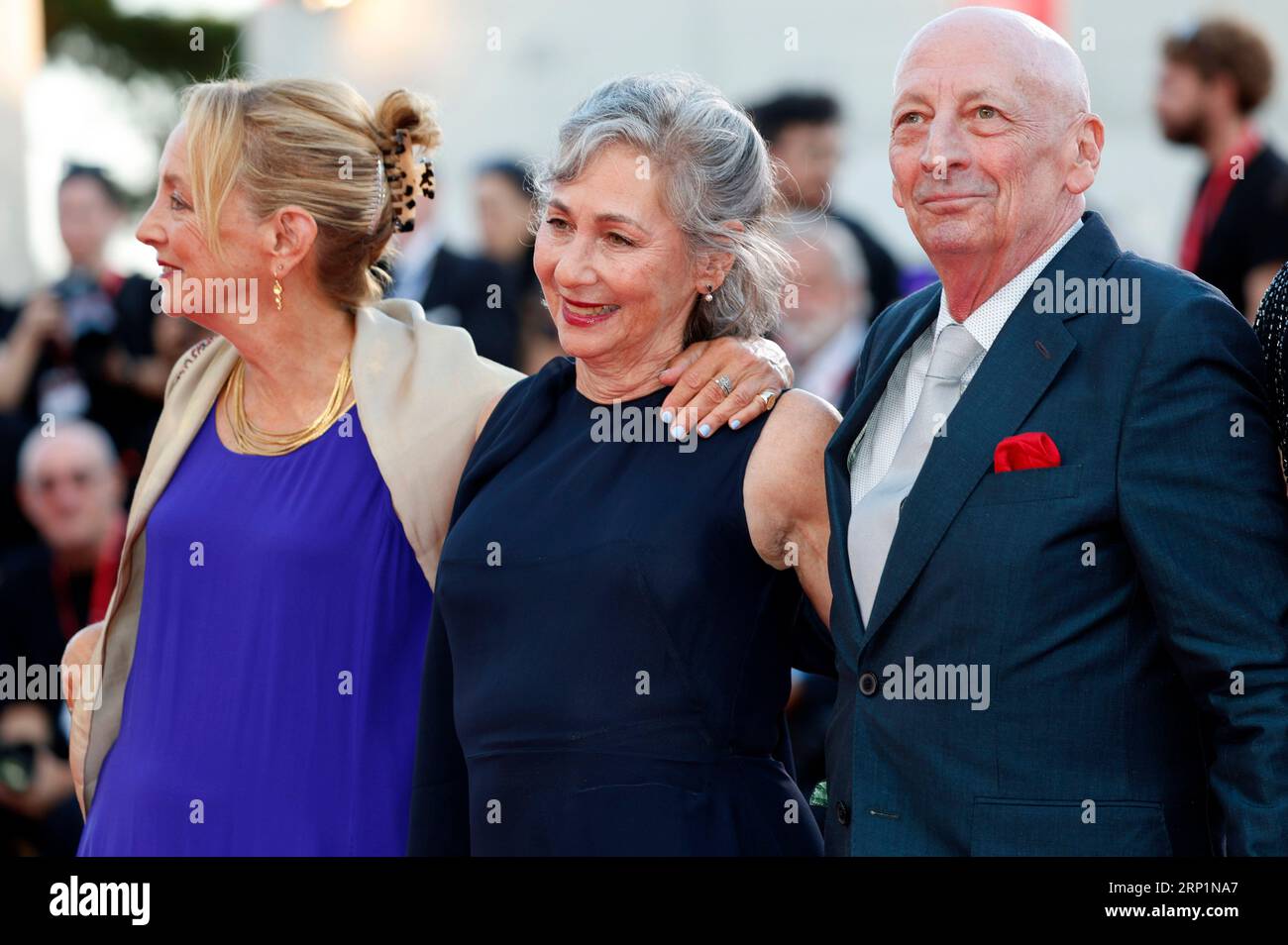 Jamie Bernstein, Nina Bernstein Simmons und Alex Bernstein bei der Premiere des Kinofilms 'Maestro' auf der Biennale di Venezia 2023 / 80. Internationale Filmfestspiele von Venedig im Palazzo del Cinema. Venedig, 02.09.2023 Stockfoto