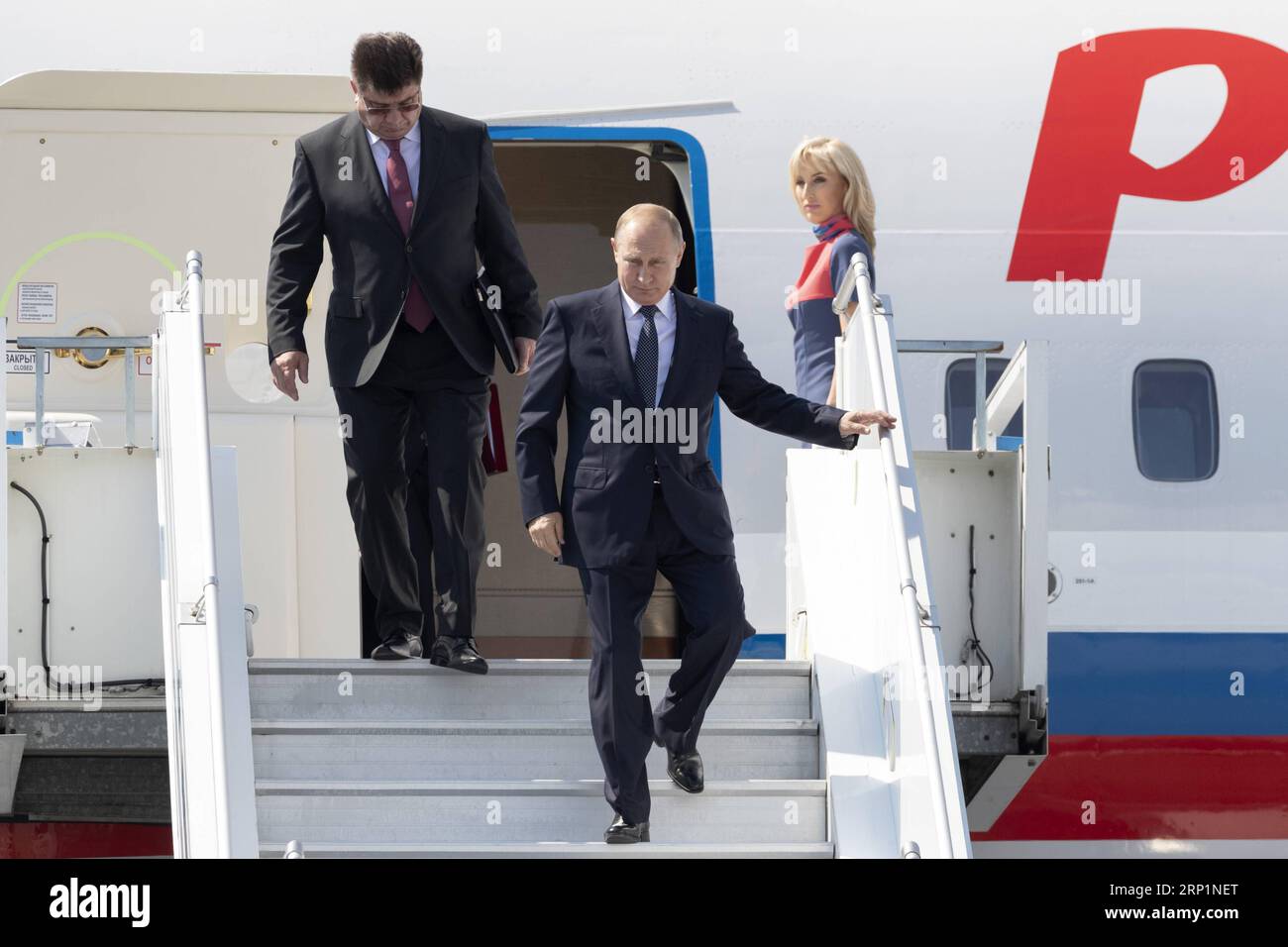 (180716) -- HELSINKI, 16. Juli 2018 -- der russische Präsident Wladimir Putin (Front) kommt am 16. Juli 2018 in Helsinki an. Der russische Präsident Wladimir Putin kam am Montagmittag zum ersten offiziellen bilateralen Gipfel mit seinem US-Amtskollegen Donald Trump. FINNLAND-HELSINKI-RUSSLAND-PUTIN-ANKUNFT MattixMatikainen PUBLICATIONxNOTxINxCHN Stockfoto