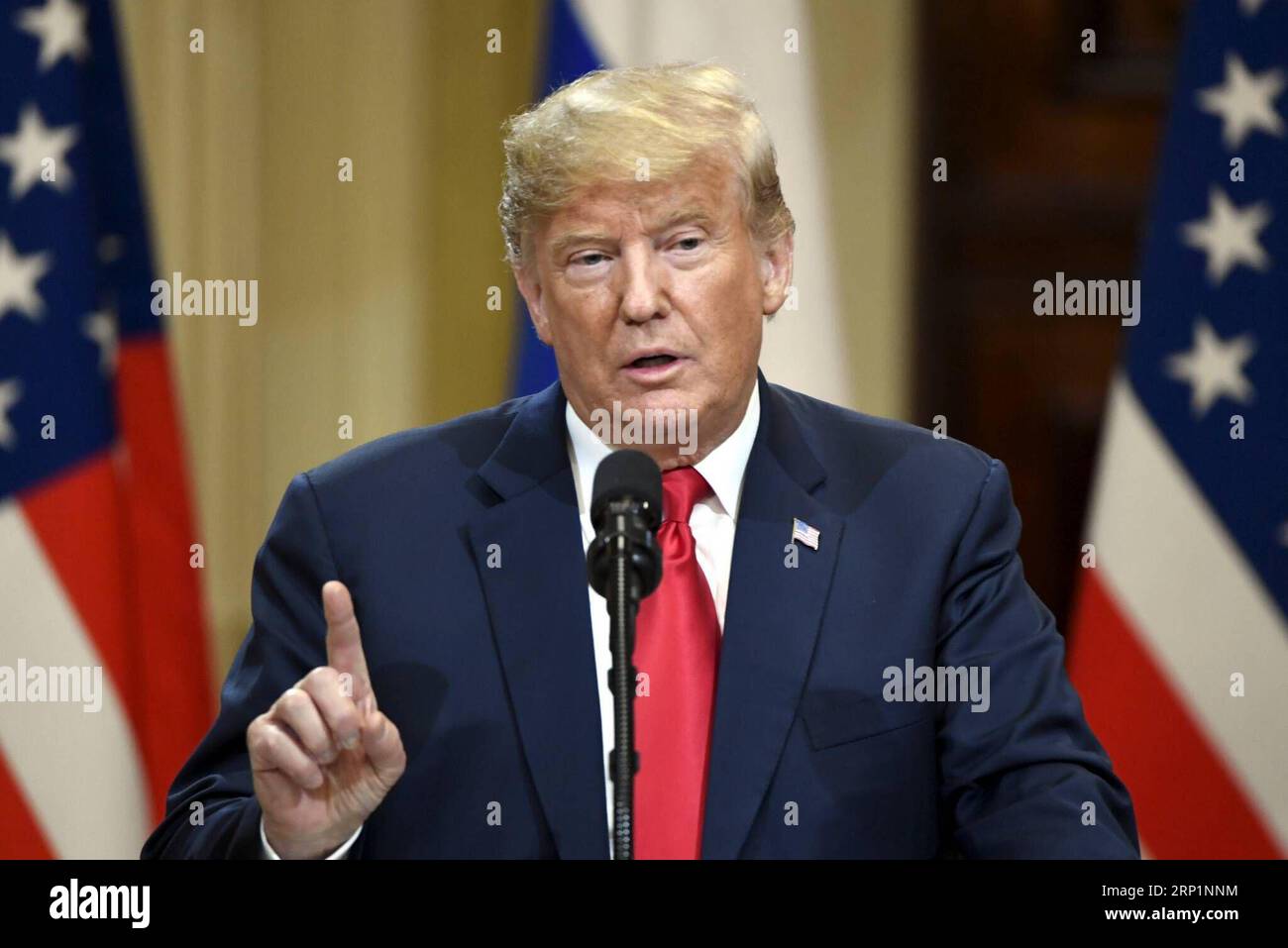 (180716) -- HELSINKI, 16. Juli 2018 -- US-Präsident Donald Trump spricht während einer gemeinsamen Pressekonferenz mit dem russischen Präsidenten Wladimir Putin (nicht im Bild) in Helsinki, Finnland, am 16. Juli 2018. Donald Trump und Wladimir Putin begannen am Montag ihr erstes bilaterales Treffen hier. FINNLAND-HELSINKI-US-TRUMP-RUSSLAND-PUTIN-PRESSEKONFERENZ Lehtikuva/AnttixAimo-Koivisto PUBLICATIONxNOTxINxCHN Stockfoto