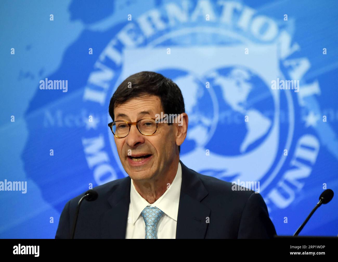 (180725) -- WASHINGTON, 25. Juli 2018 -- Maurice Obstfeld, Wirtschaftsberater und Forschungsdirektor des Internationalen Währungsfonds (IWF), spricht auf einer Pressekonferenz zum kürzlich veröffentlichten externen Sektorbericht 2018 in Washington D.C., USA, am 24. Juli 2018. ) US-WASHINGTON D.C.-IWF-EXTERNER SEKTORBERICHT YANGXCHENGLIN PUBLICATIONXNOTXINXCHN Stockfoto