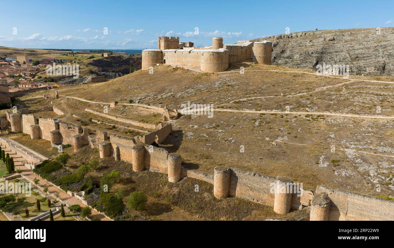 Blick auf das wunderschöne Schloss von Berlanga de Duero in der Provinz Soria, Spanien Stockfoto