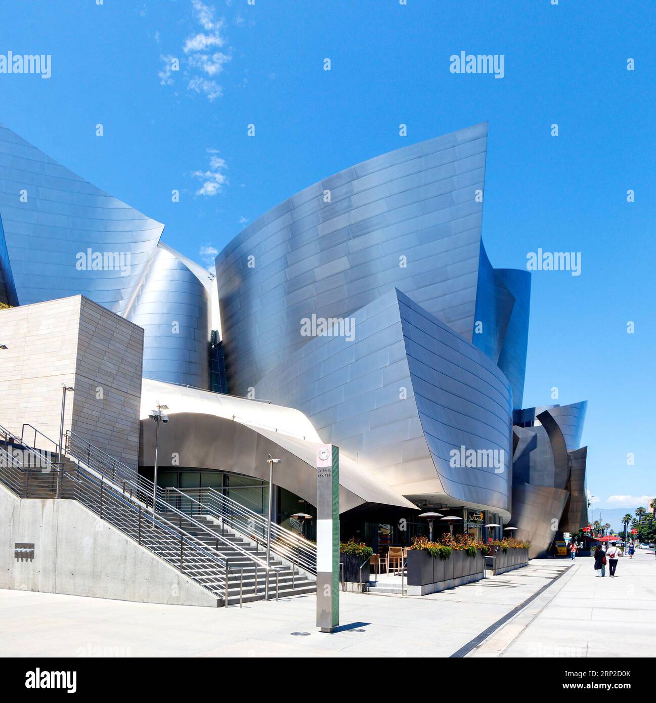 Walt Disney Concert Hall im Zentrum von Los Angeles, Kalifornien, entworfen vom renommierten Architekten Frank Gehry. LA USA Stockfoto