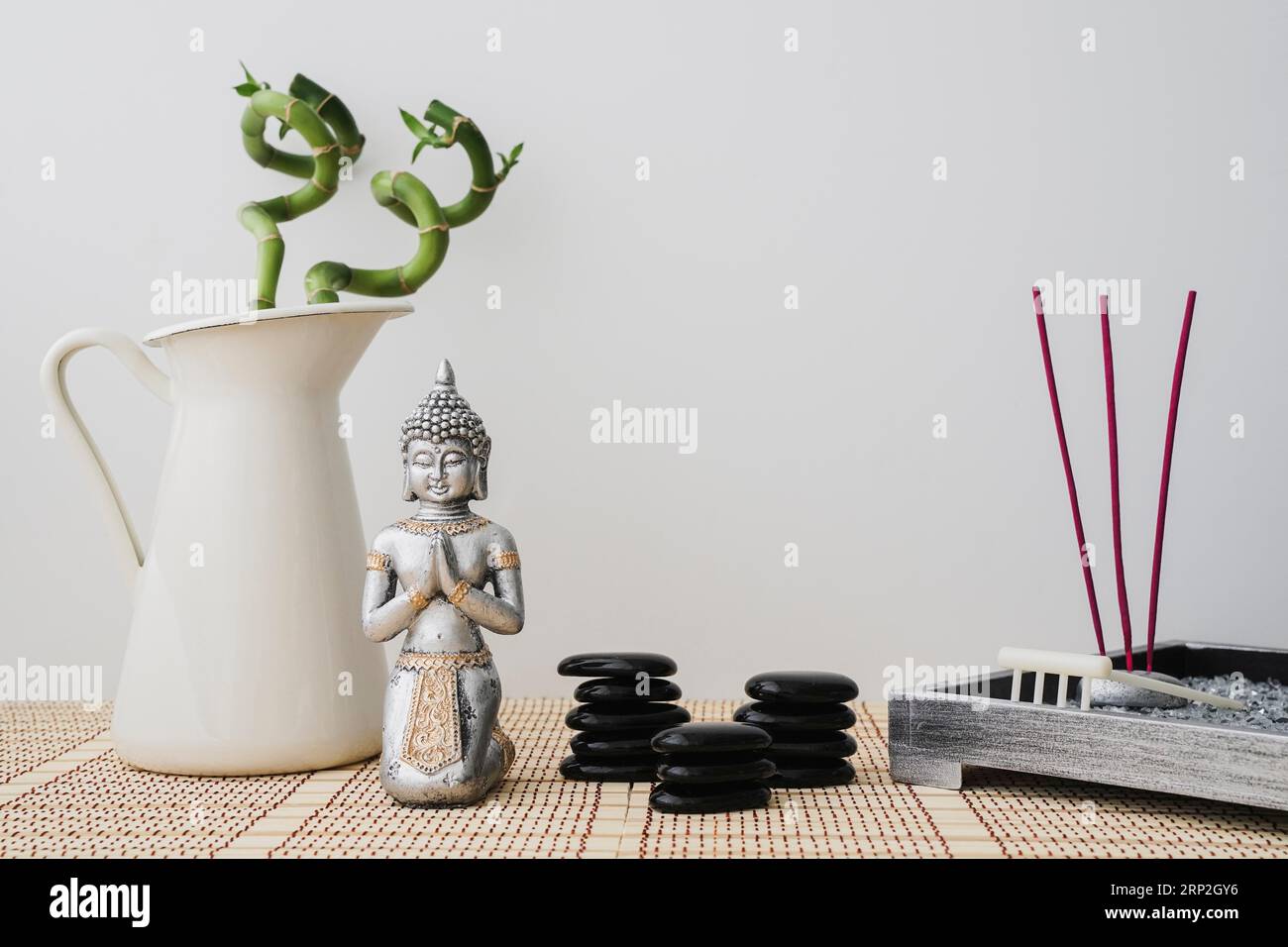 Entspannende Komposition mit buddha-Figur Stockfoto