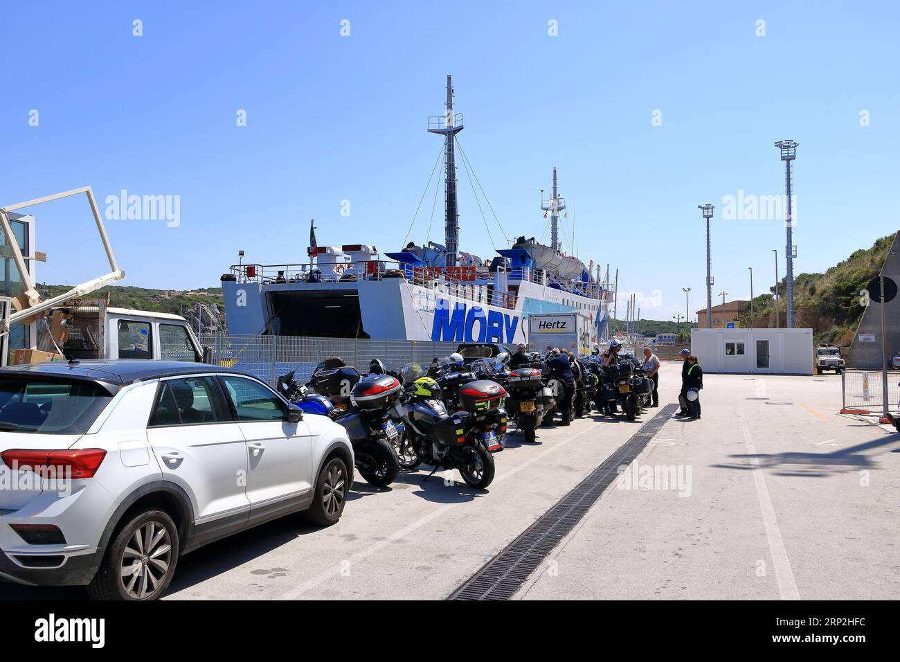 Mai 27 2023 - Santa Teresa Gallura, Sardinien in Italien: Schöner Tag im Hafen von Santa Teresa Stockfoto