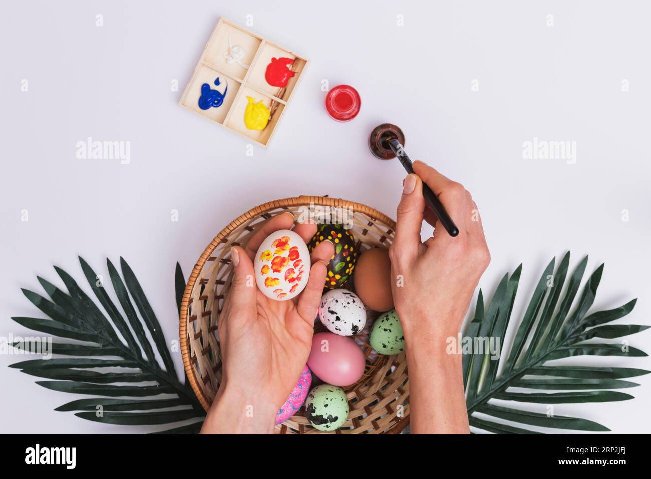 Erntegut handbemalte Eierschale Stockfoto