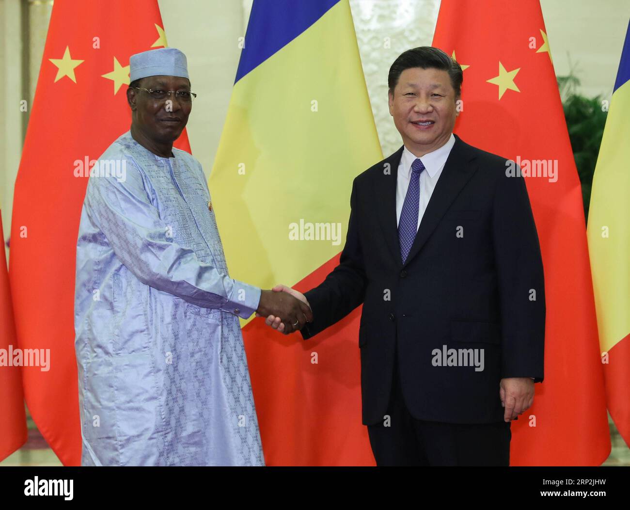 (180905) -- PEKING, 5. September 2018 -- der chinesische Präsident Xi Jinping (R) trifft sich mit dem tschadischen Präsidenten Idriss Deby Itno in der Großen Halle des Volkes in Peking, der Hauptstadt Chinas, am 5. September 2018. )(lmm) CHINA-PEKING-XI JINPING-TSCHAD-PRÄSIDENT-SITZUNG (CN) DingxLin PUBLICATIONxNOTxINxCHN Stockfoto