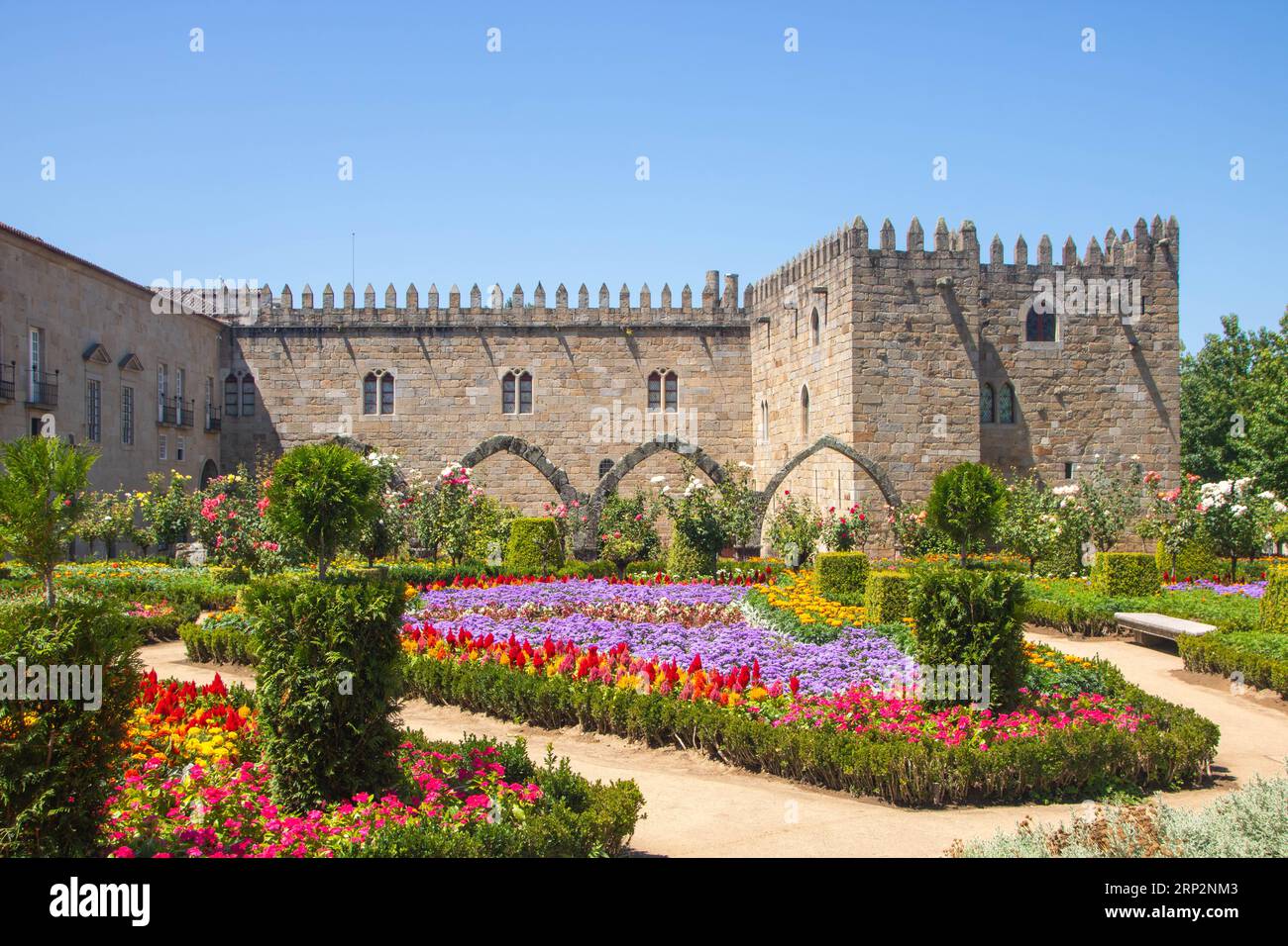 Archibischofshof und jardim de santa barbara (Garten santa barbara) in Braga, Portugal Stockfoto