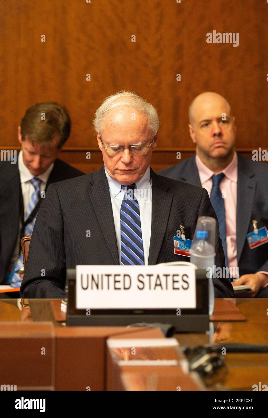 (180914)-- GENF, 14. September 2018 -- der US-Sondergesandte für Syrien James Jeffrey nimmt an einem Treffen im Rahmen der Konsultationen über Syrien im europäischen Hauptquartier der Vereinten Nationen in Genf, Schweiz, 14. September 2018 Teil. Vertreter aus Ägypten, Frankreich, Deutschland, Jordanien, Saudi-Arabien, das Vereinigte Königreich und die Vereinigten Staaten trafen sich am Freitag mit dem UN-Sondergesandten des Generalsekretärs für Syrien zur Diskussionssituation in Syrien. POOL/) KONSULTATIONEN SCHWEIZ-GENF-UN-SYRIEN XUXJINQUAN PUBLICATIONXNOTXINXCHN Stockfoto